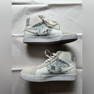 Women’s Nike High Tops size 8